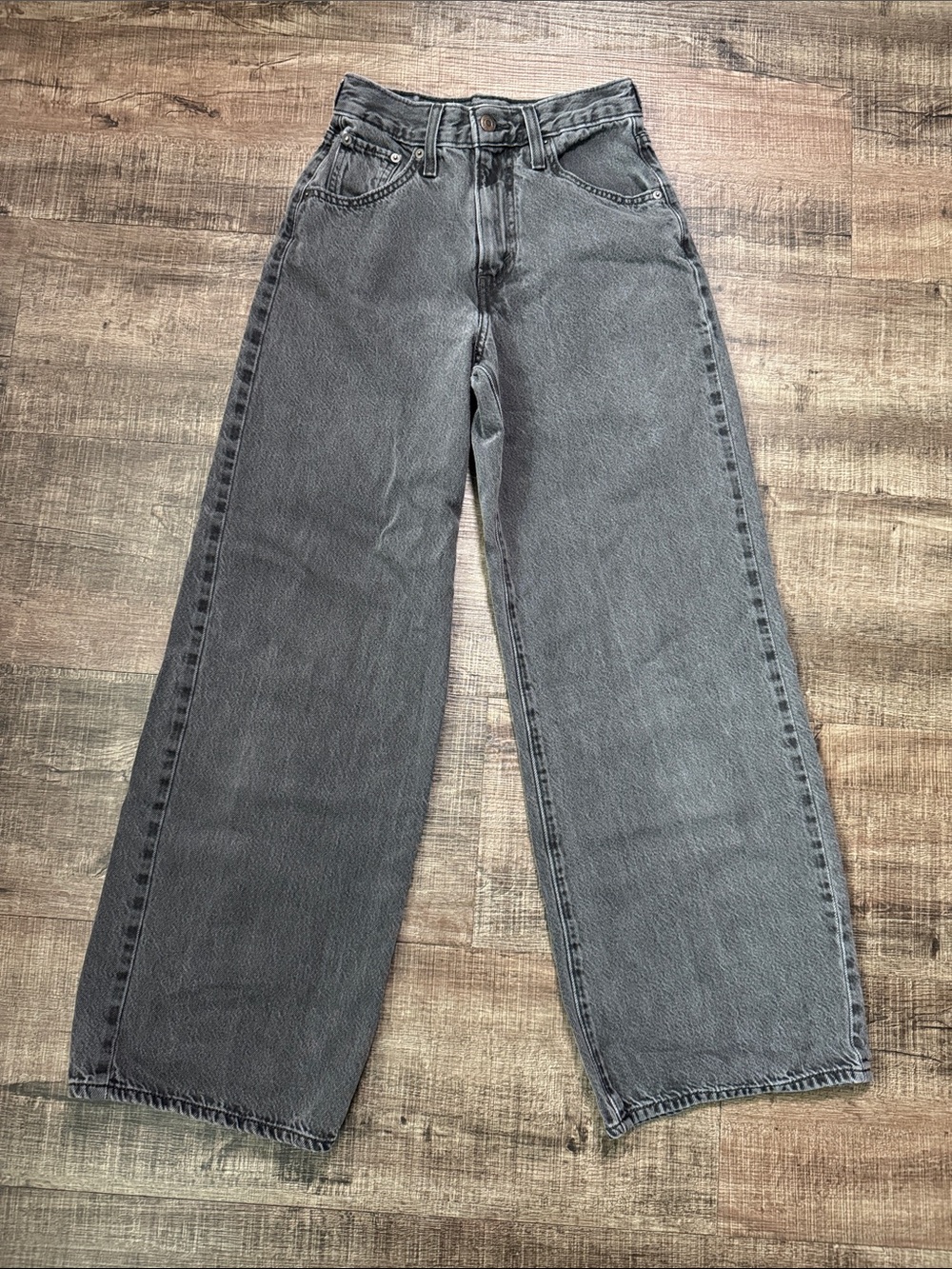 Levi's High-Waisted Wide Leg Cinch Baggy Jeans in Faded Gray